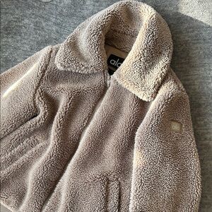 ALO Yoga Sherpa Jacket Light Cocoa